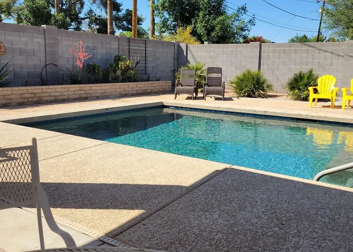 Tranquil Desert Oasis With Pool Holiday home *